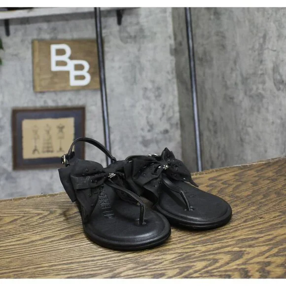 NWT Karl Lagerfeld Paris Womens Cristi Studded Bow Thong Sandal Slide Black 9M